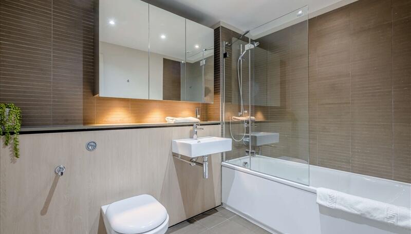 3 bed property in Merchant Square East, London